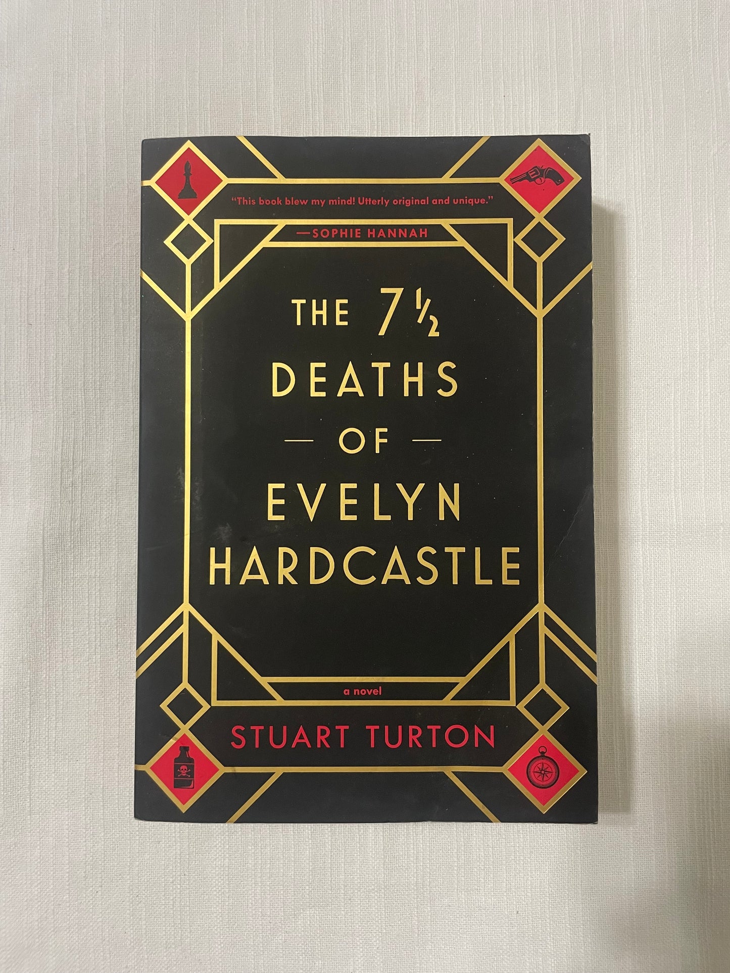 The 7 1/2 Deaths of Evelyn Hardcastle- Stuart Turton